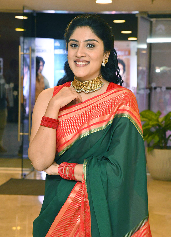 Actress_20Dhanya_20Balakrishna_20At_20Baapu_20Pre_20Release_20Event__20_2815_29.jpg 15