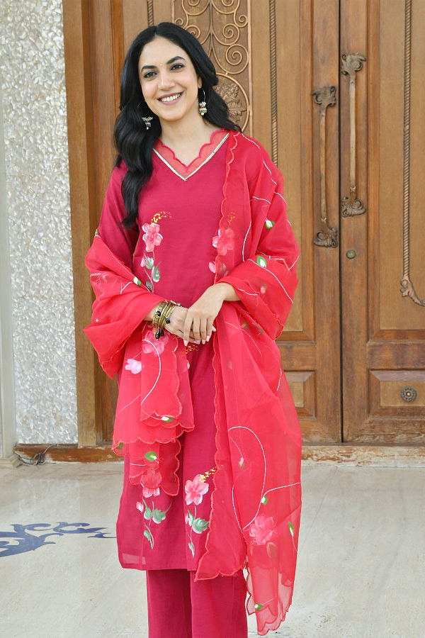 Actress_20Ritu_20Varma_20About_20Mazaka_20Movie_20Details_20Photos_20_281_29.jpg 2