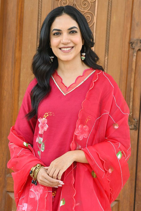 Actress_20Ritu_20Varma_20About_20Mazaka_20Movie_20Details_20Photos_20_289_29.jpg 10