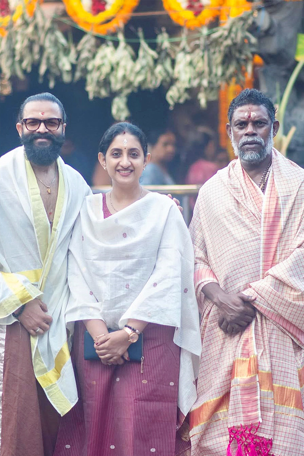 Jailer_20Movie_20Villain_20Vinayakan_20_20Visited_20Kollur_20Mookambika_20temple_20Photos_20_282_29.jpg 3
