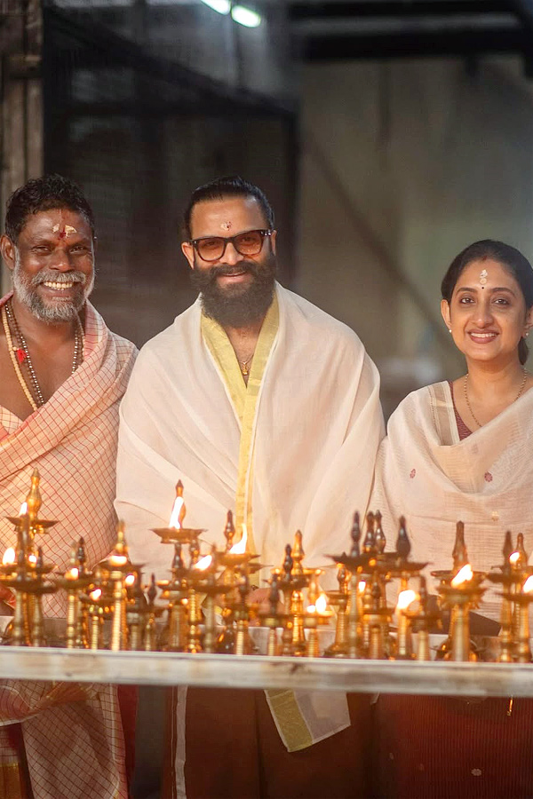 Jailer_20Movie_20Villain_20Vinayakan_20_20Visited_20Kollur_20Mookambika_20temple_20Photos_20_285_29.jpg 6
