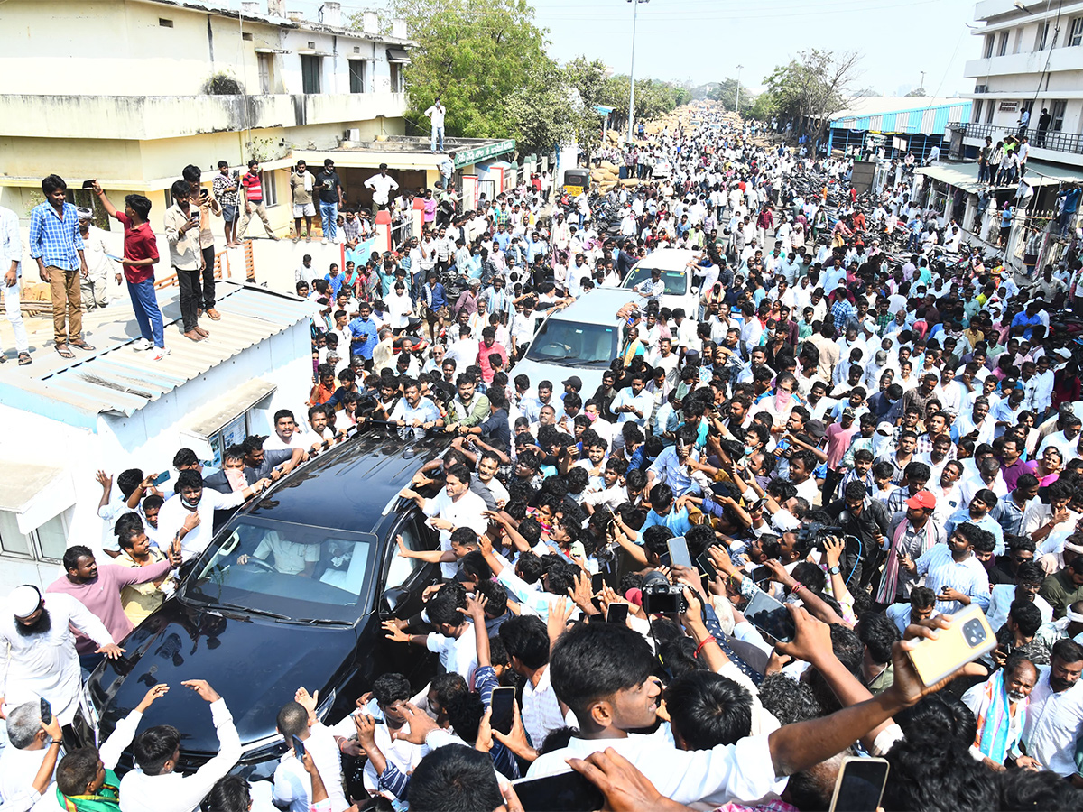 Mirchi_20Farmers_20Protest_20YS_20Jagan_20Guntur_20Mirchi_20Yard_20Visit_20Highlights_20Photos_20Gallery__20_2815_29.jpg 15