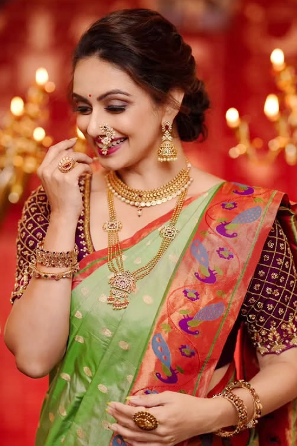 Shruti_20Marathe_20saree_20styles_20photos_20you_20will_20adore_20_285_29_0.jpg 10