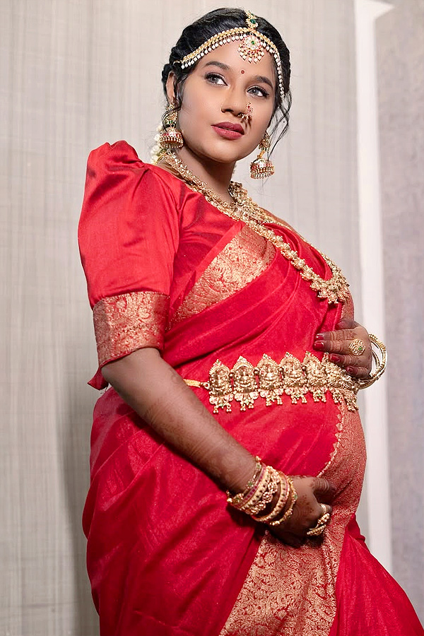 Sundari_20actress_20Gabrella_20Sellus_20shares_20pictures_20from_20her_20baby_20shower_20Photos_20Viral_20_282_29.jpg 6