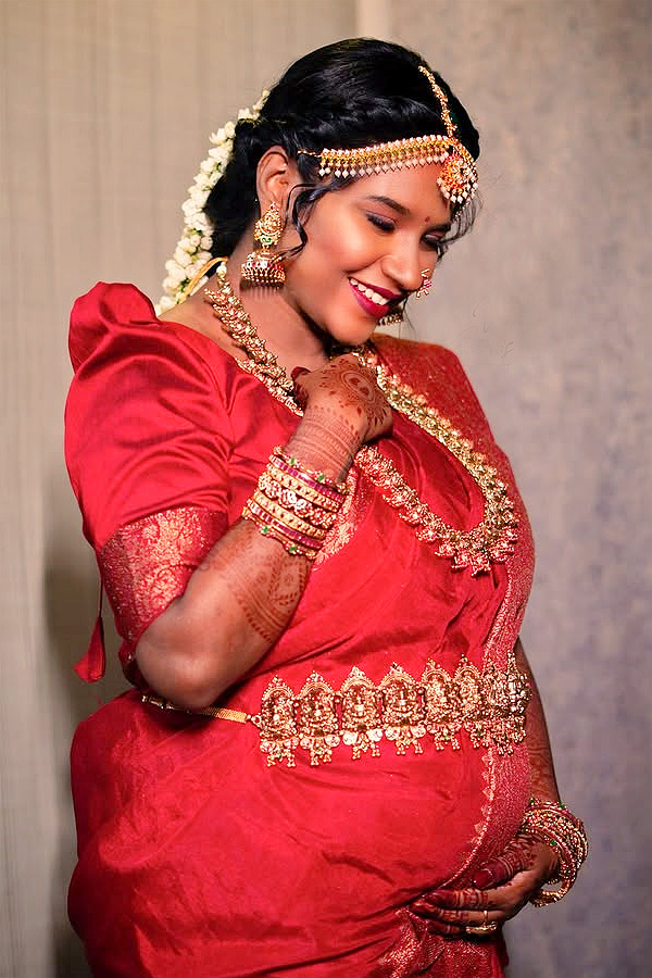 Sundari_20actress_20Gabrella_20Sellus_20shares_20pictures_20from_20her_20baby_20shower_20Photos_20Viral_20_284_29.jpg 8