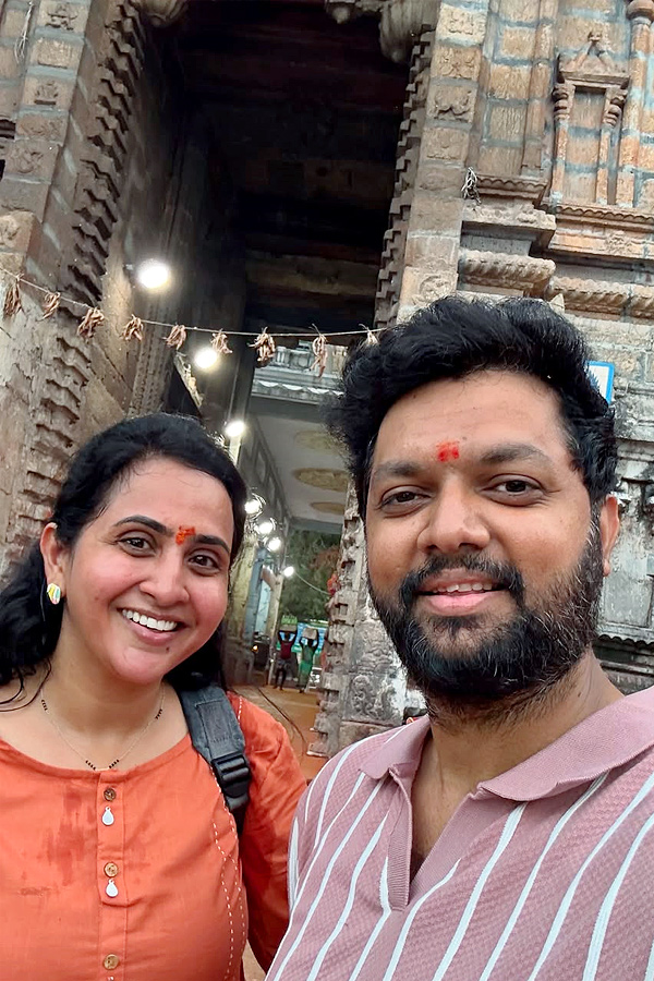 Tollywood_20Anchor_20Lasya_20walks_20to_20Tirumala_20on_20her_20wedding_20day_20Photos_20Viral_20_289_29.jpg 10