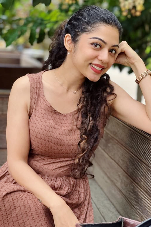 Varsha_20Bollamma_20glam_20show_20in_20every_20click_20photos_20_20_287_29.jpg 12