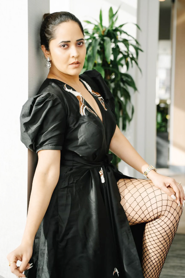 Anasuya_20Bharadwaj_20turning_20heads_20with_20every_20photo_20look_20_289_29.jpg 4