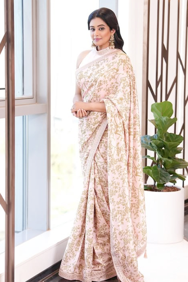 Priyamani_20stuns_20in_20a_20pink_20saree_20photos_20_282_29.jpg 2
