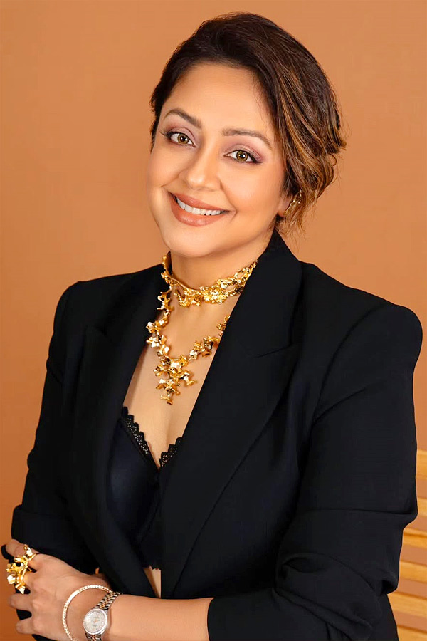 Shabana_20Azmi_20Wanted_20To_20REMOVE_20Jyotika_20From_20Dabba_20Cartel_20Photos_20Viral_20_288_29.jpg 9