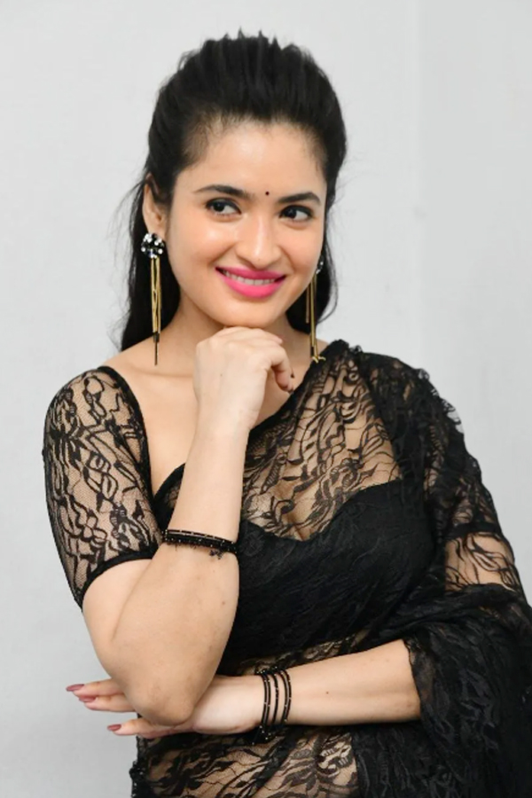 rathika_20rose_20mesmerizing_20with_20glamour_20photos_20_20_281_29.jpg 2