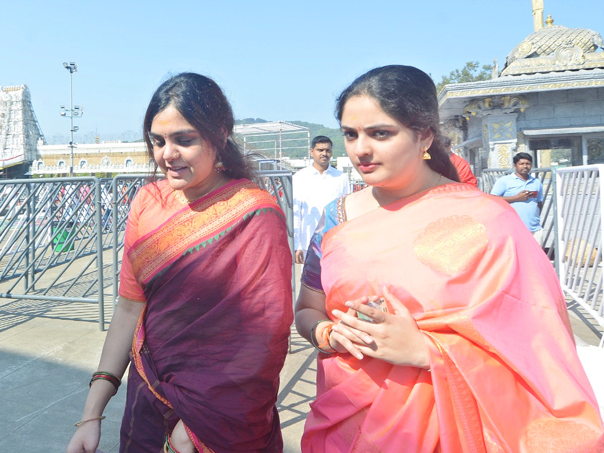 Music_20Director_20Thaman_20and_20Singers_20Adviteeya_2C_20Sruthi_20Ranjani_20Visits_20Tirumala_20Photos_20_2814_29.jpg 10