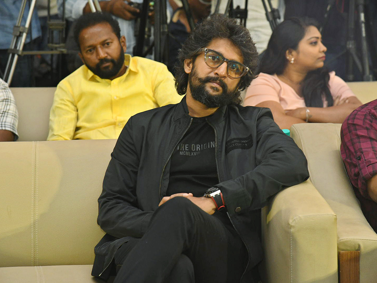 Aadhi_20Pinisetty_20Shabdham_20Movie_20Pre_20Release_20Event_20Pics__20_2810_29.jpg 10