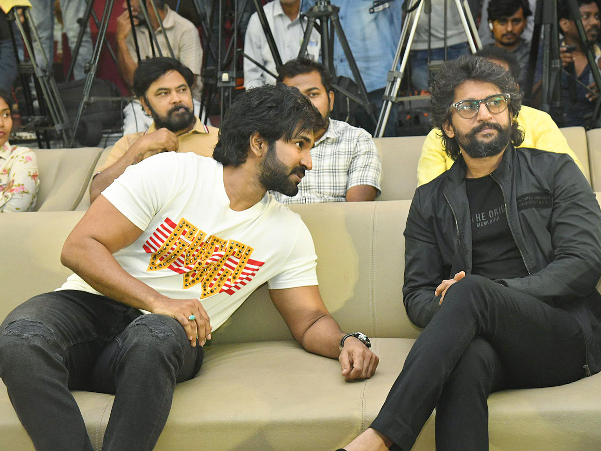 Aadhi_20Pinisetty_20Shabdham_20Movie_20Pre_20Release_20Event_20Pics__20_2813_29.jpg 13