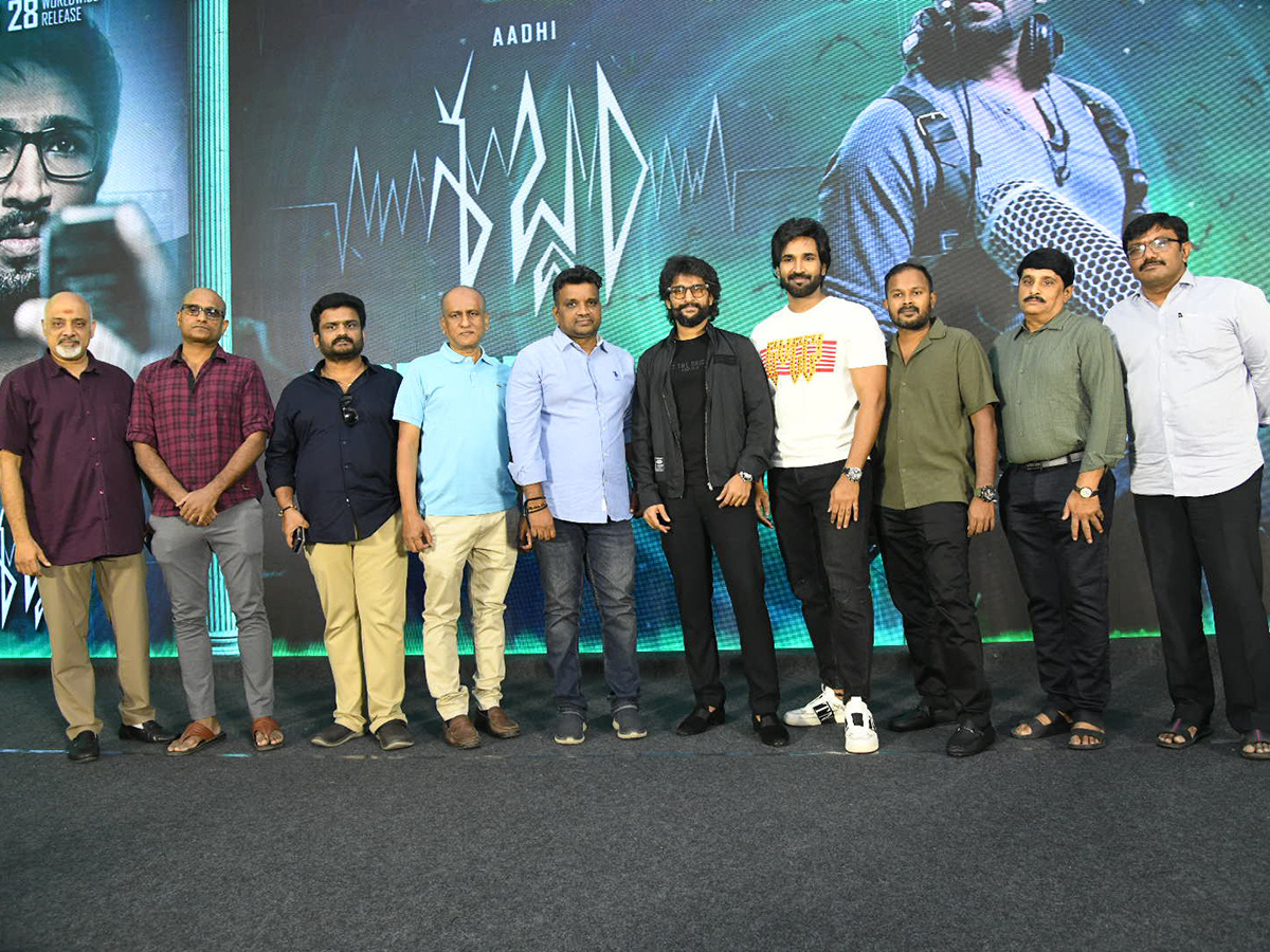 Aadhi_20Pinisetty_20Shabdham_20Movie_20Pre_20Release_20Event_20Pics__20_282_29.jpg 2