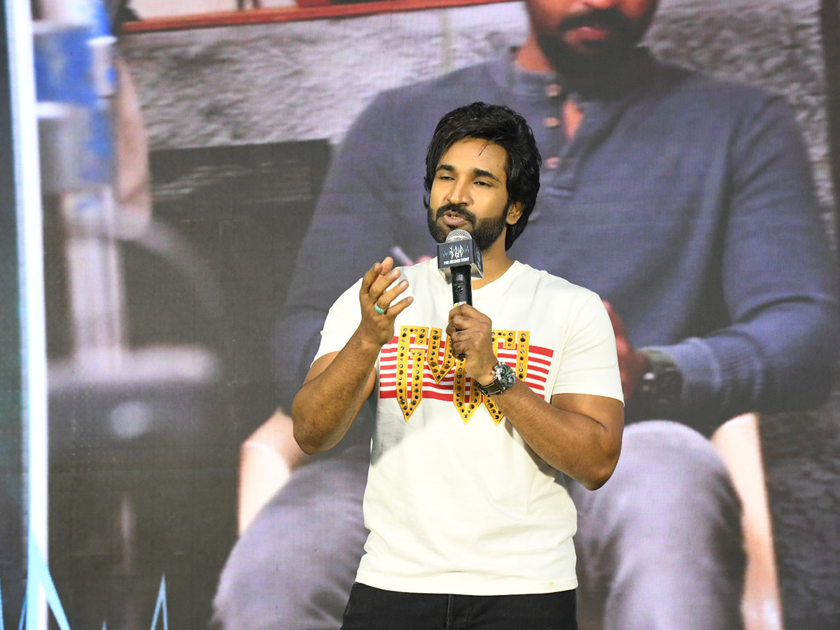 Aadhi_20Pinisetty_20Shabdham_20Movie_20Pre_20Release_20Event_20Pics__20_284_29.jpg 4