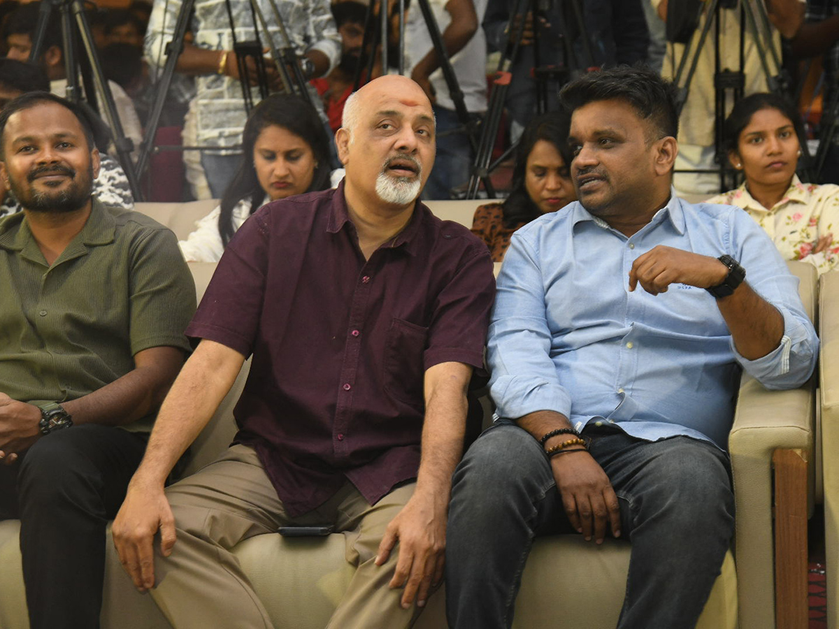 Aadhi_20Pinisetty_20Shabdham_20Movie_20Pre_20Release_20Event_20Pics__20_288_29.jpg 8
