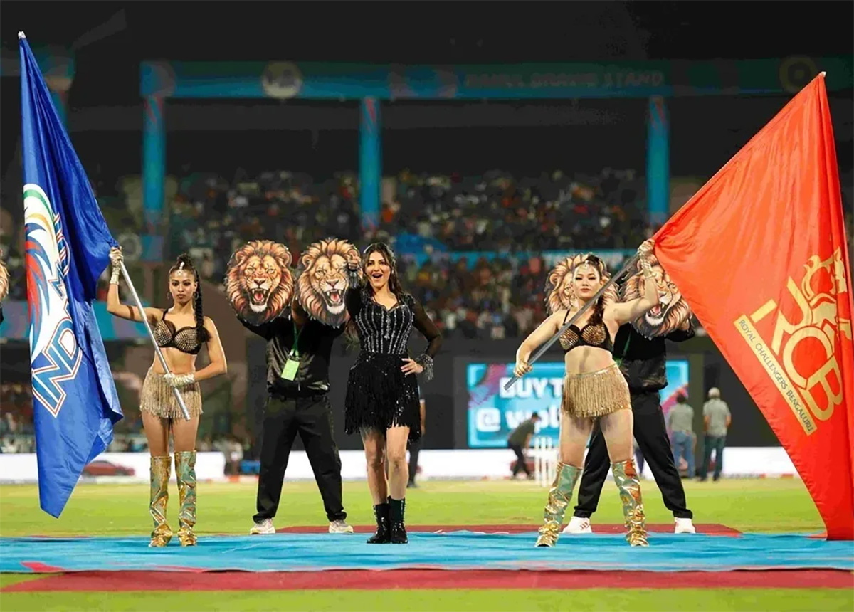 Bollywood_20actor_20Shruti_20Haasan_20performs_20in_20the_20Womens_20Premier_20League__20_2811_29.jpg 11
