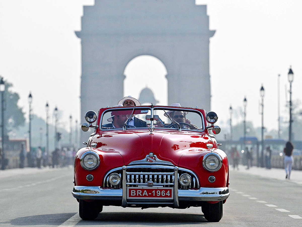 Participants_20during_20the_2021_20Gun_20Salute_20Vintage_20Car_20rally__20_2816_29.jpg 16