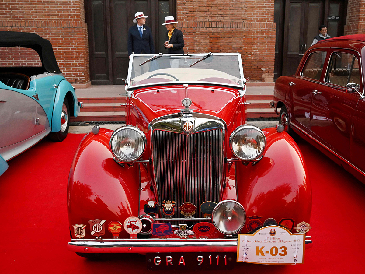 Participants_20during_20the_2021_20Gun_20Salute_20Vintage_20Car_20rally__20_283_29.jpg 3