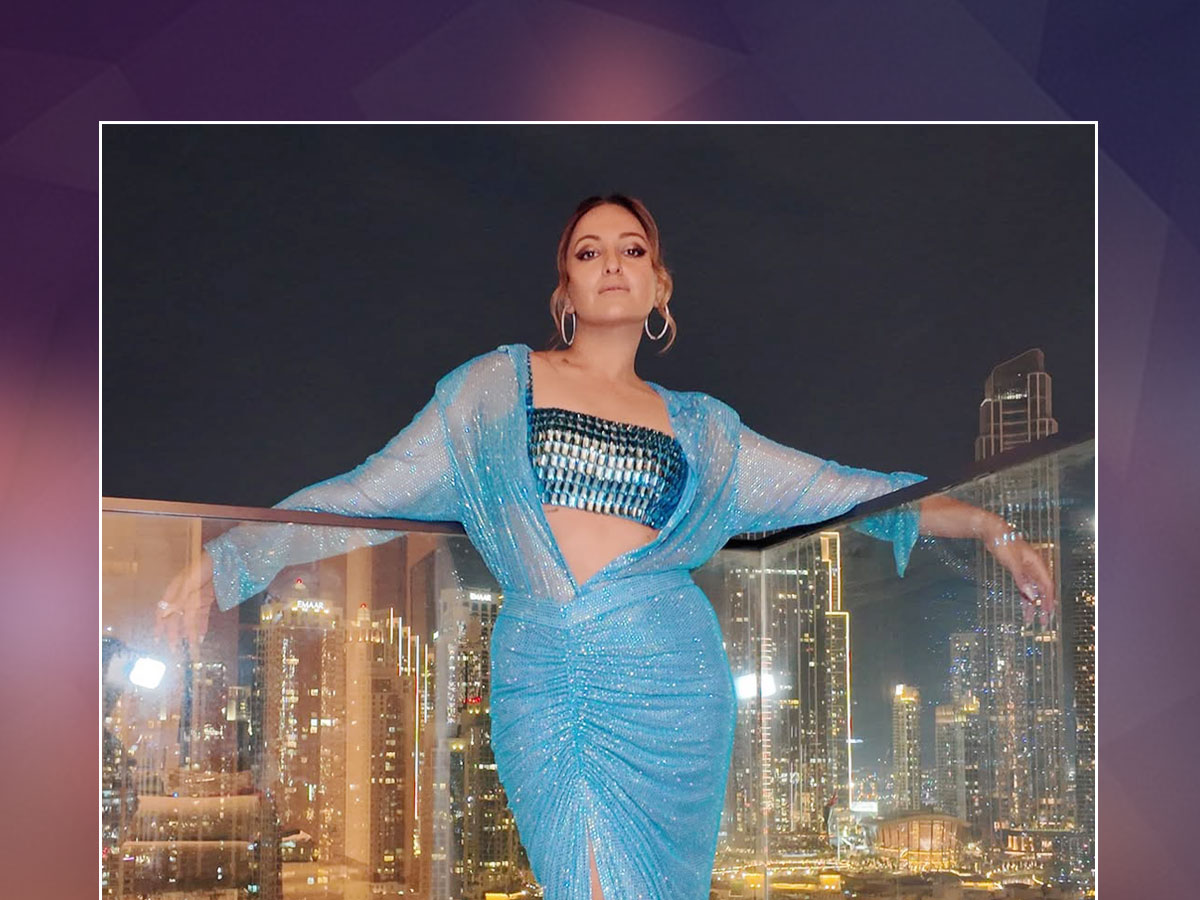 Sonakshi-Sinha-Blue-Dress-Wear-In-Dubai-Vacation-_2811_29.jpg 1