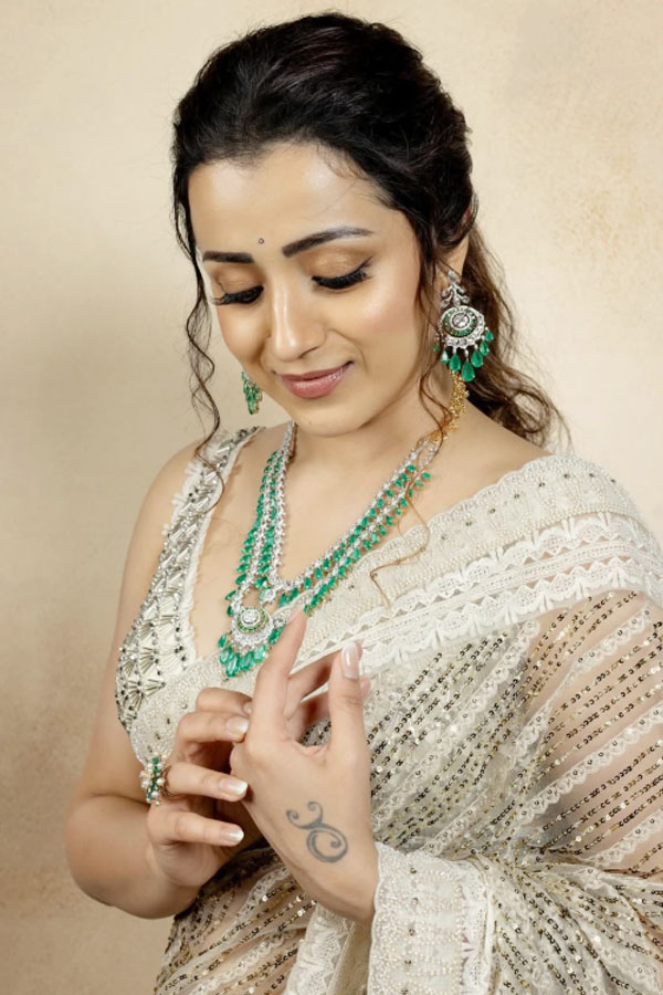 Trisha_20Krishnan_20latest_20gorgeous_20photoshoot_20_285_29.jpg 6