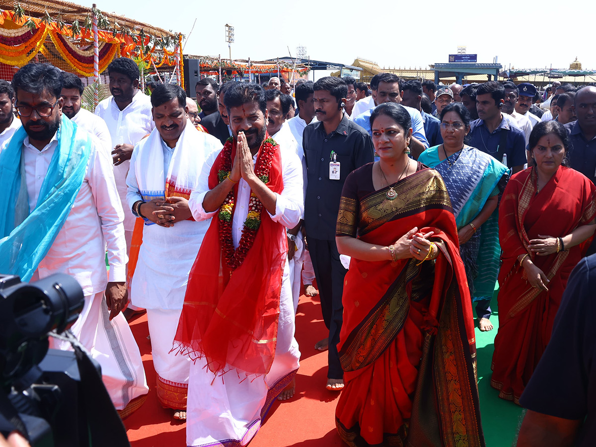 CM_20Revanth_20Reddy_20Inaugurates_20Yadadri_20Golden_20Vimana_20Gopuram_20Photos_10.jpg 9