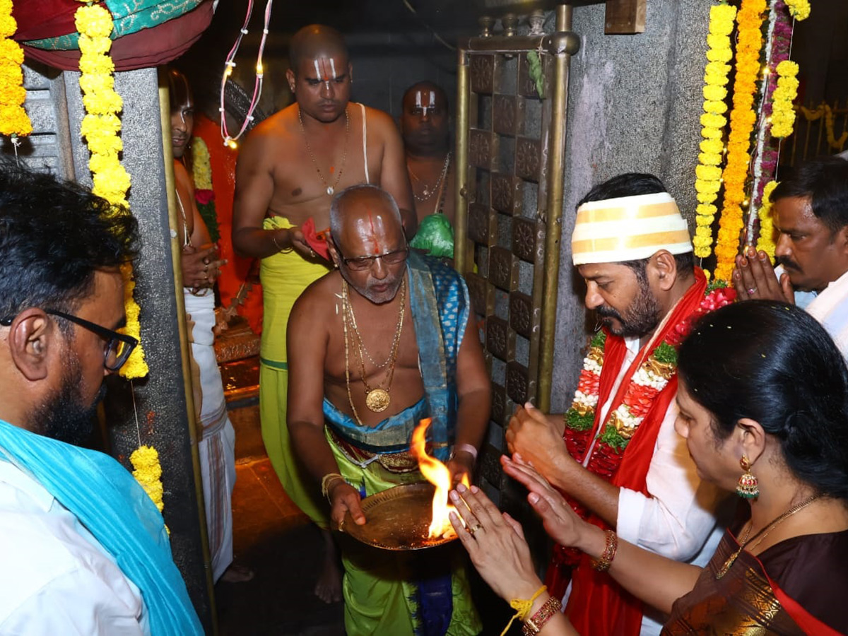 CM_20Revanth_20Reddy_20Inaugurates_20Yadadri_20Golden_20Vimana_20Gopuram_20Photos_16.jpg 15