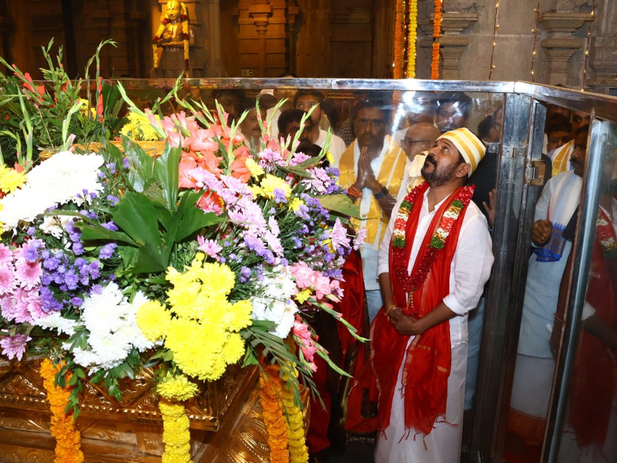 CM_20Revanth_20Reddy_20Inaugurates_20Yadadri_20Golden_20Vimana_20Gopuram_20Photos_19.jpg 17