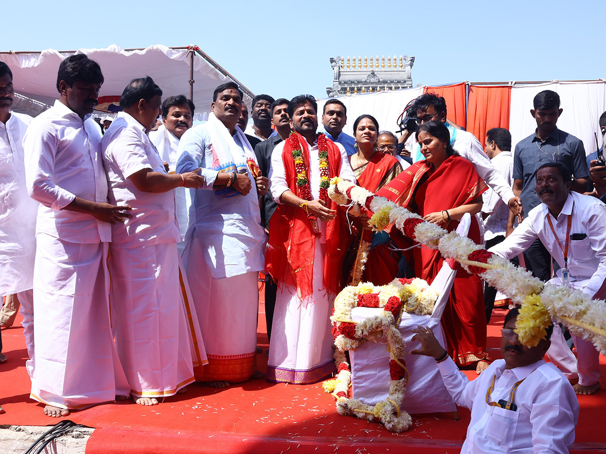 CM_20Revanth_20Reddy_20Inaugurates_20Yadadri_20Golden_20Vimana_20Gopuram_20Photos_4.jpg 4