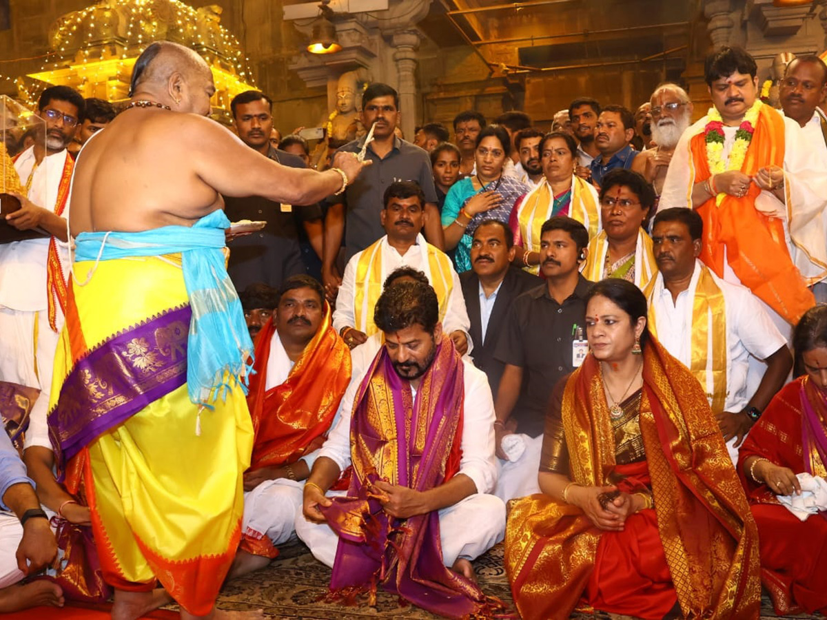 CM_20Revanth_20Reddy_20Inaugurates_20Yadadri_20Golden_20Vimana_20Gopuram_20Photos_8.jpg 7