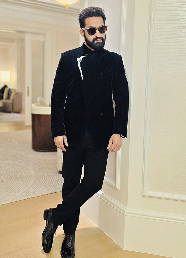 Jr_20NTR_2C_20Lakshmi_20Pranathi_20and_20Namrata_20Shirodkar_20shine_20in_20Dubai_20Photos__20_2820_29.jpg 20