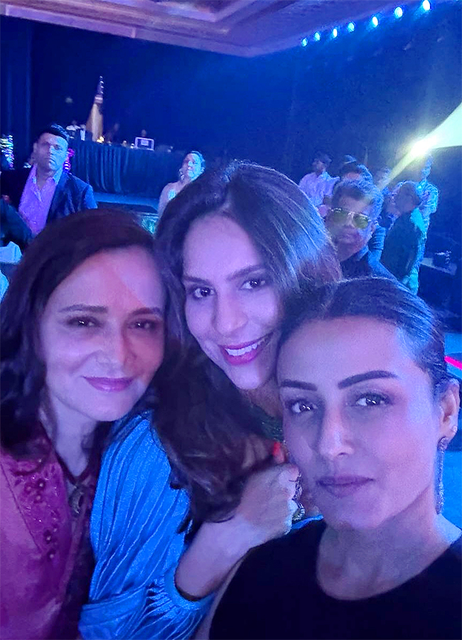Jr_20NTR_2C_20Lakshmi_20Pranathi_20and_20Namrata_20Shirodkar_20shine_20in_20Dubai_20Photos__20_289_29.jpg 9