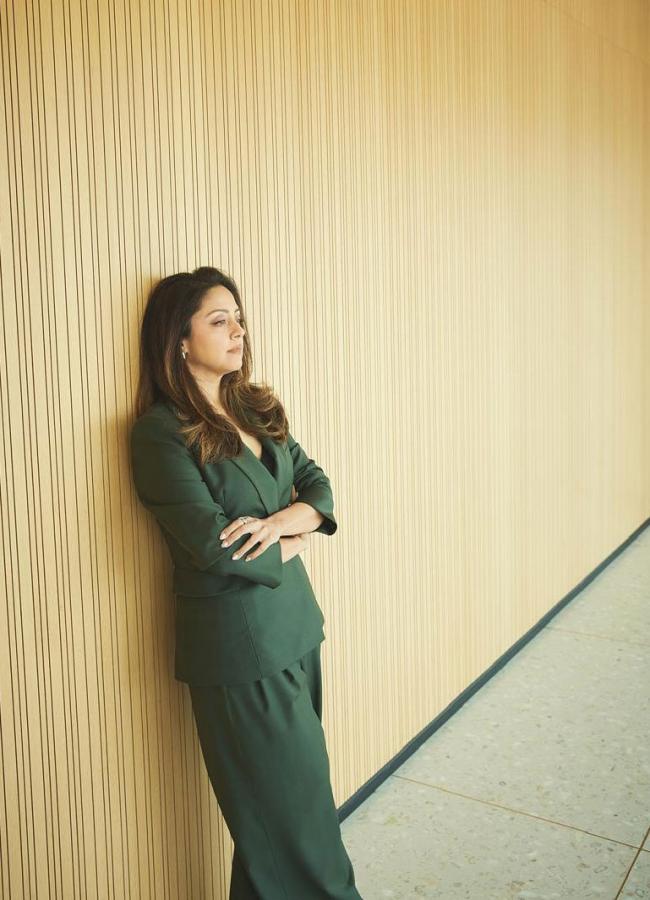 Actress_20Jyothika_20Stunning_20Photos_20Shared_20Her_20Social_20Media_20_2815_29.jpg 15