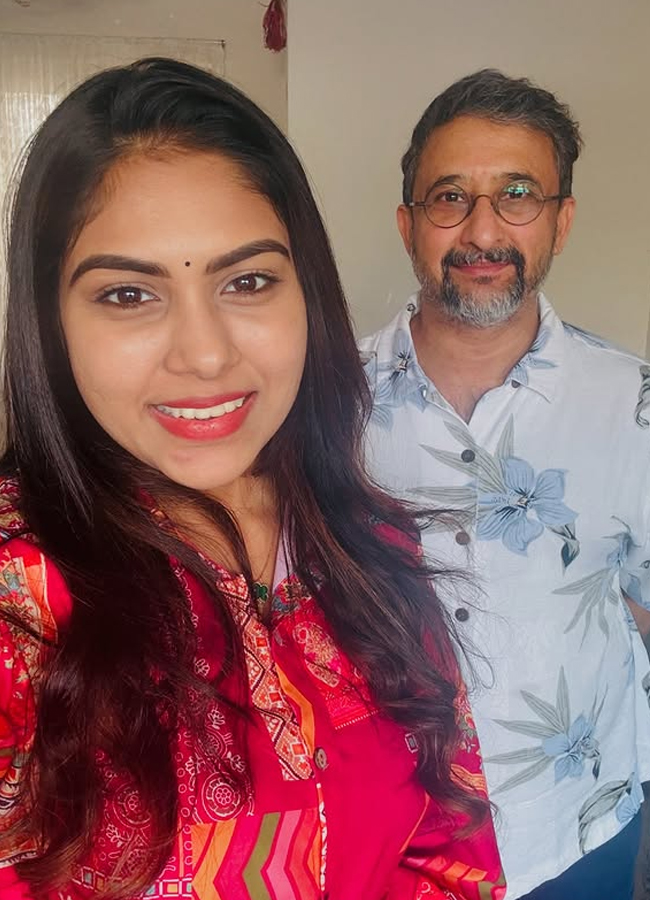 Dhanasree_20with_20Director_20teja1.jpg 2