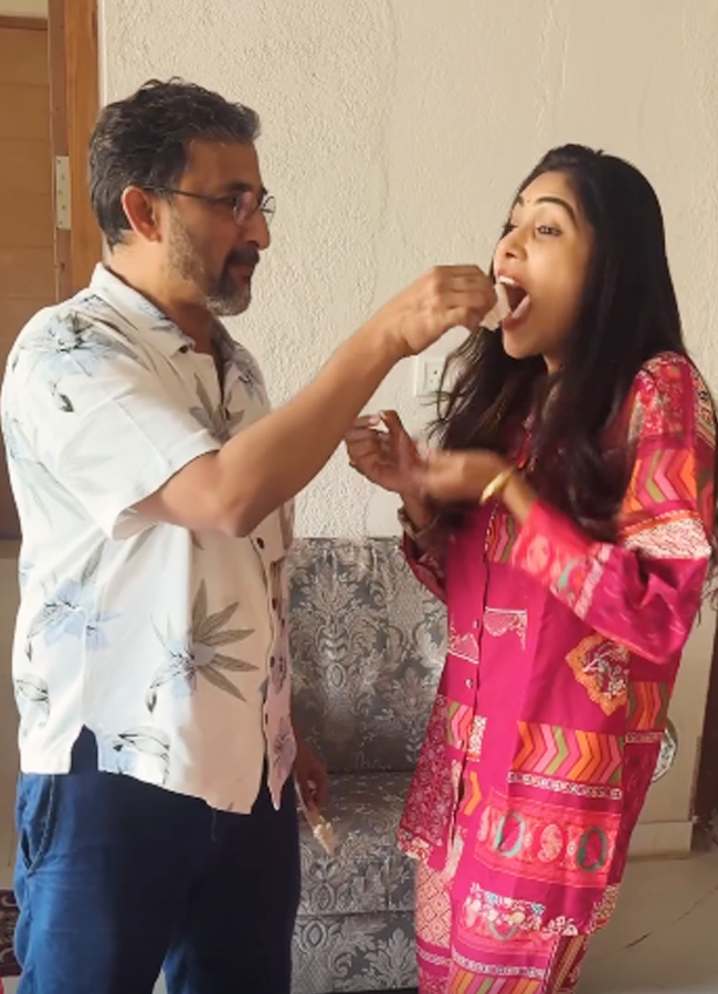 Dhanasree_20with_20Director_20teja11.jpg 12
