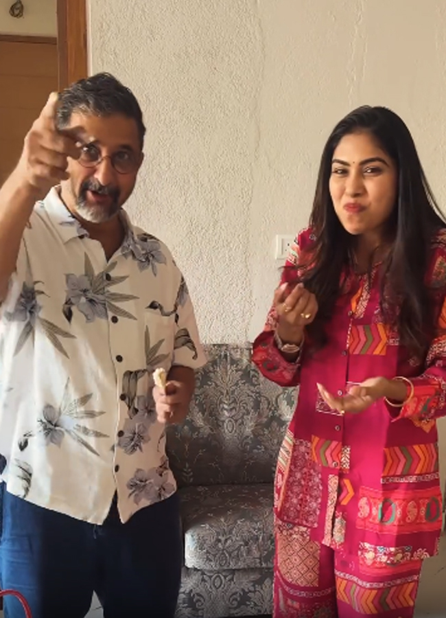 Dhanasree_20with_20Director_20teja13.jpg 14