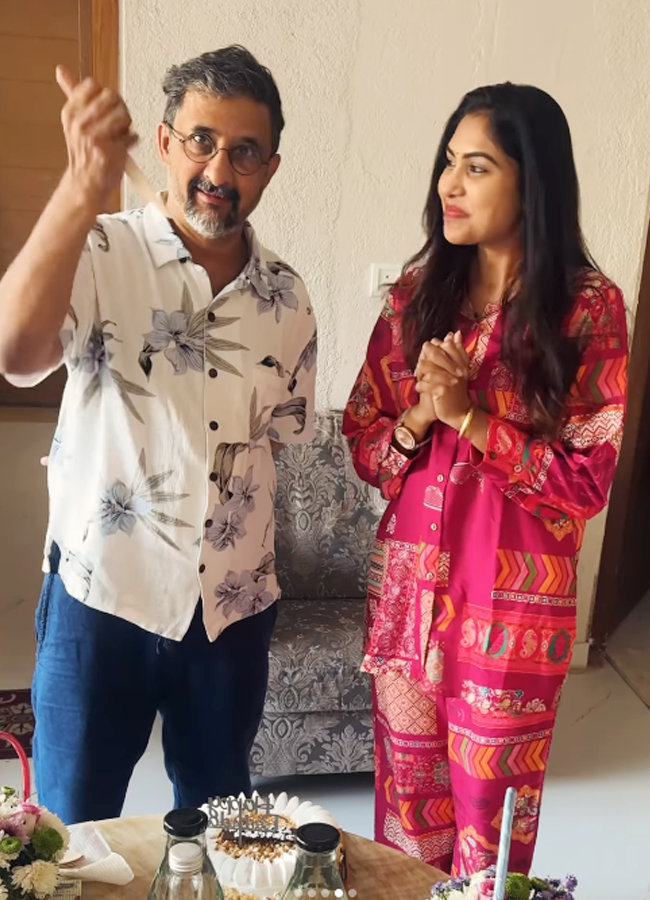 Dhanasree_20with_20Director_20teja5.jpg 6
