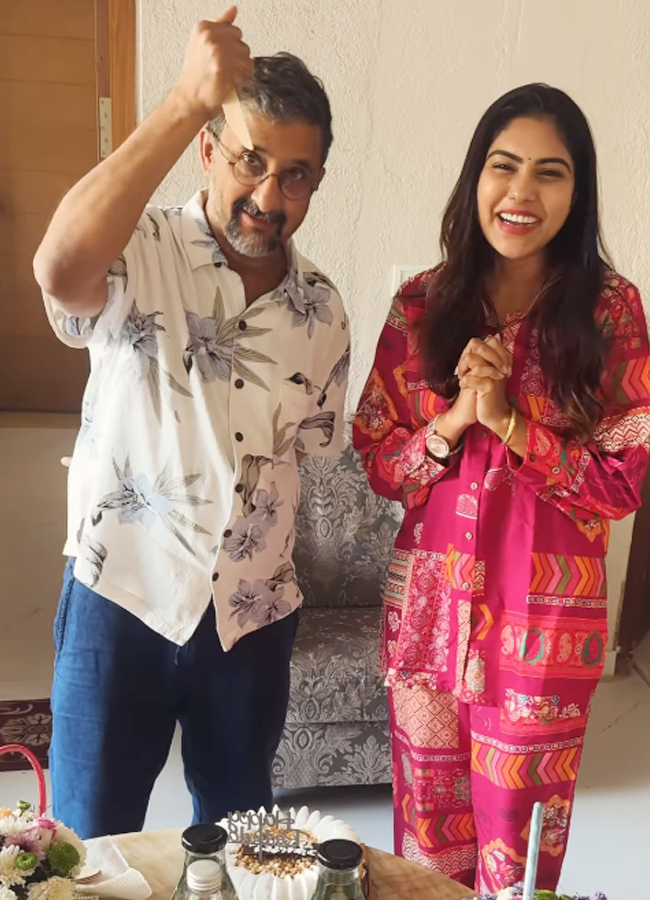 Dhanasree_20with_20Director_20teja6.jpg 7