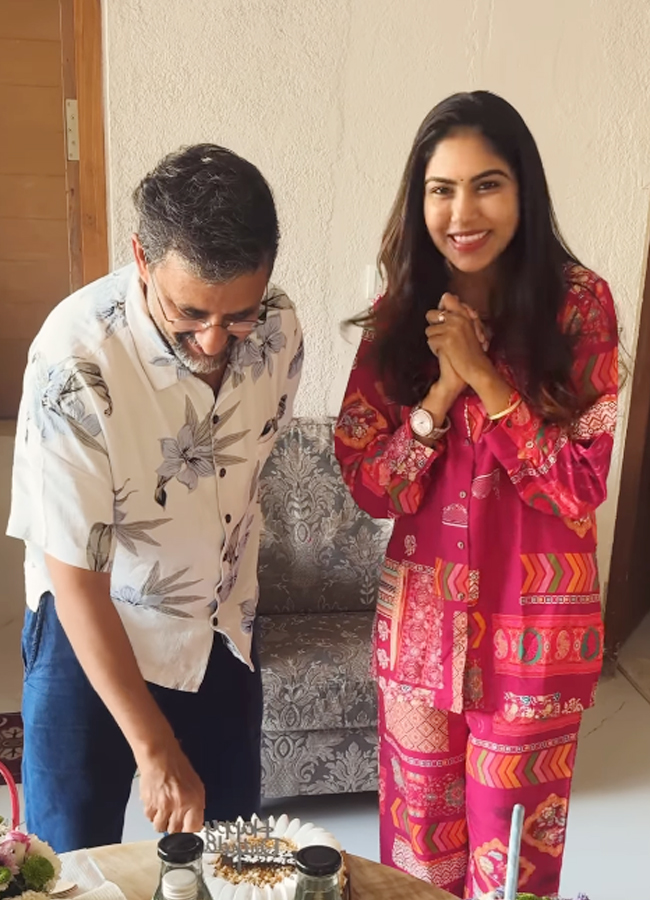 Dhanasree_20with_20Director_20teja8.jpg 9