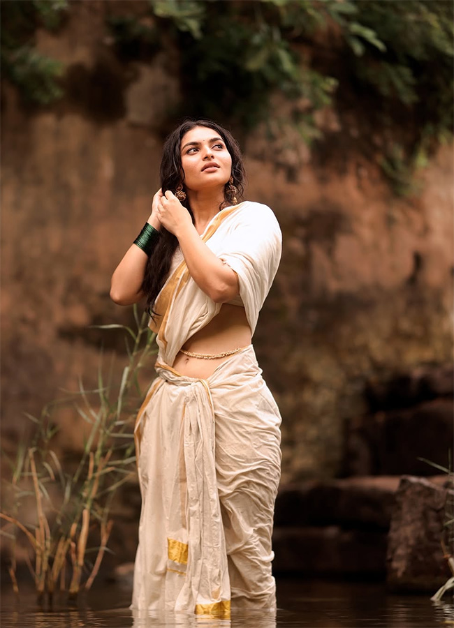 Dragon_20Movie_20Actress_20Kayadu_20Lohar_20Full_20Details__20_2819_29.jpg 19