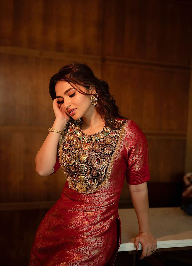 Dragon_20Movie_20Actress_20Kayadu_20Lohar_20Full_20Details__20_283_29.jpg 3