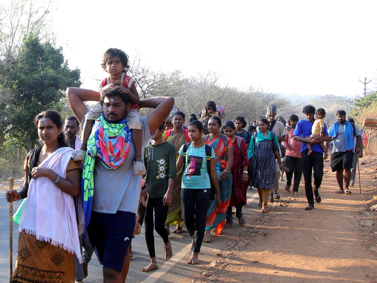 Maha_20Shivaratri_20_20Devotees_20Rush_20at_20Srisailam_20Temple_20Photos__20_2810_29.jpg 10
