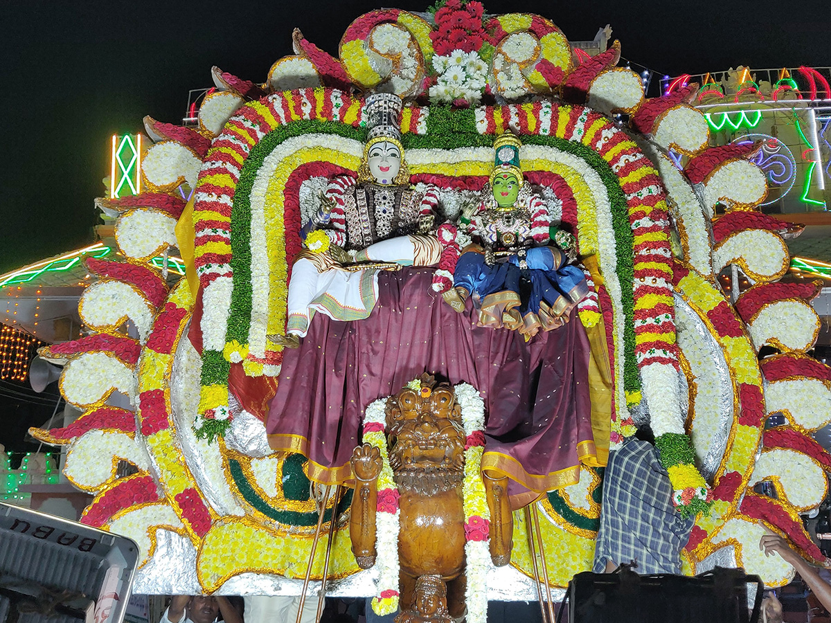 Maha_20Shivaratri_20_20Devotees_20Rush_20at_20Srisailam_20Temple_20Photos__20_2813_29.jpg 13