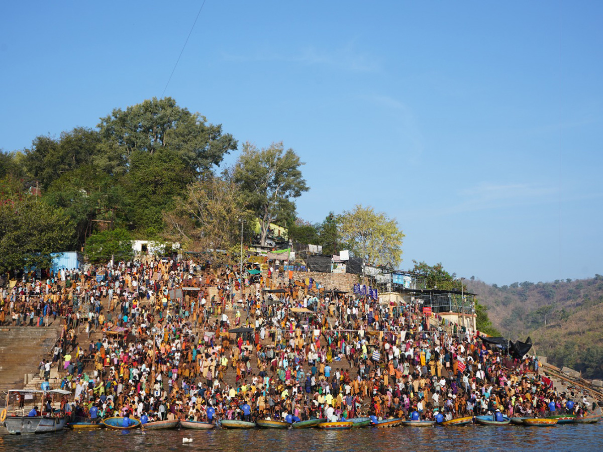 Maha_20Shivaratri_20_20Devotees_20Rush_20at_20Srisailam_20Temple_20Photos__20_2815_29.jpg 15