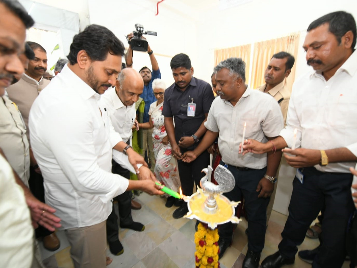 YS_20Jagan_20Inaugurates_20YS_20Raja_20Reddy_20Eye_20Centre_20at_20Pulivendula_20Photos__20_2818_29.jpg 18