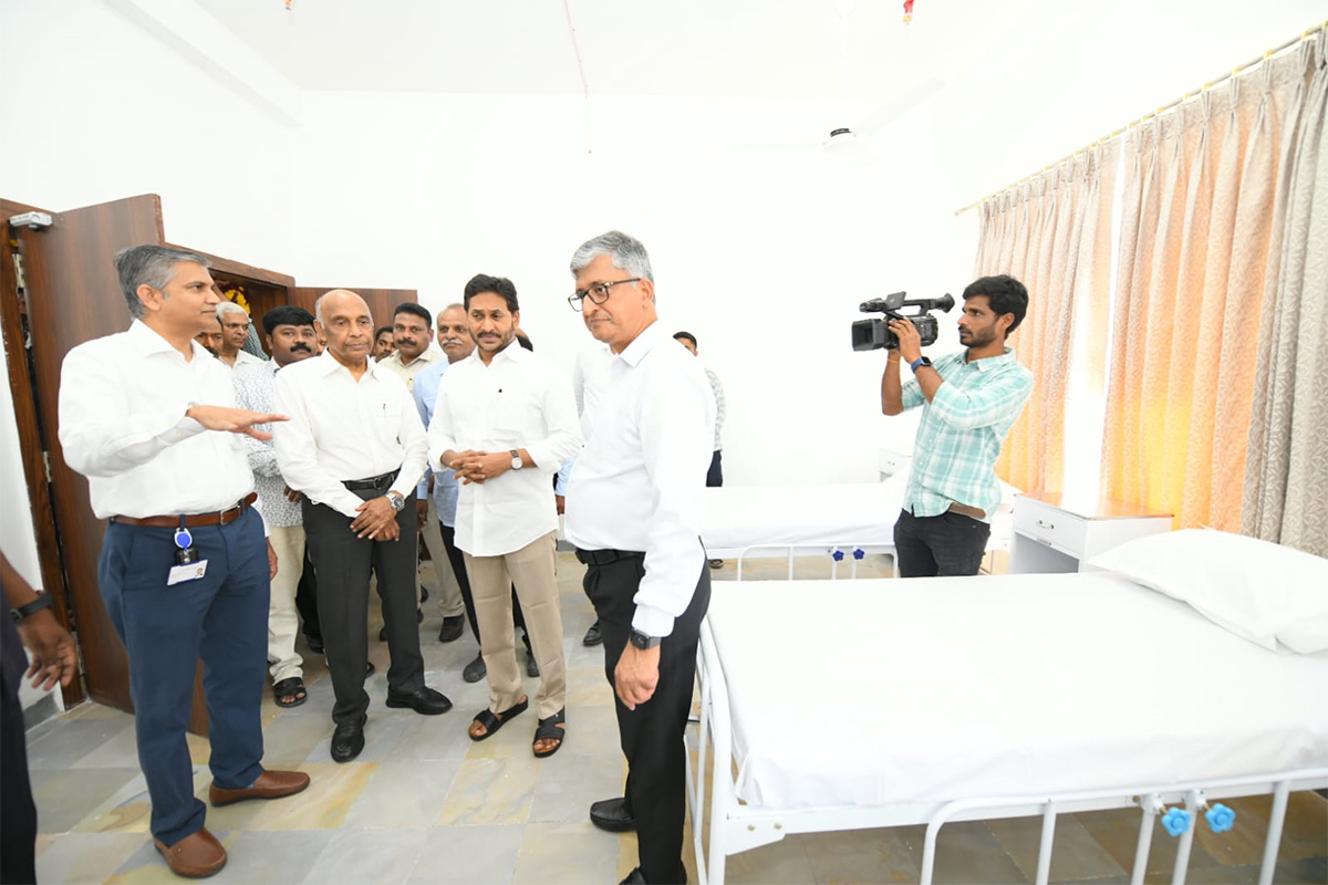 YS_20Jagan_20Inaugurates_20YS_20Raja_20Reddy_20Eye_20Centre_20at_20Pulivendula_20Photos__20_284_29.jpg 4
