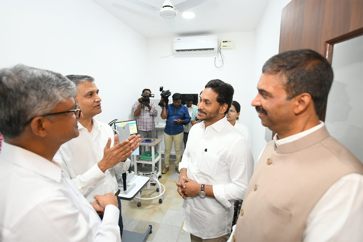 YS_20Jagan_20Inaugurates_20YS_20Raja_20Reddy_20Eye_20Centre_20at_20Pulivendula_20Photos__20_287_29.jpg 7