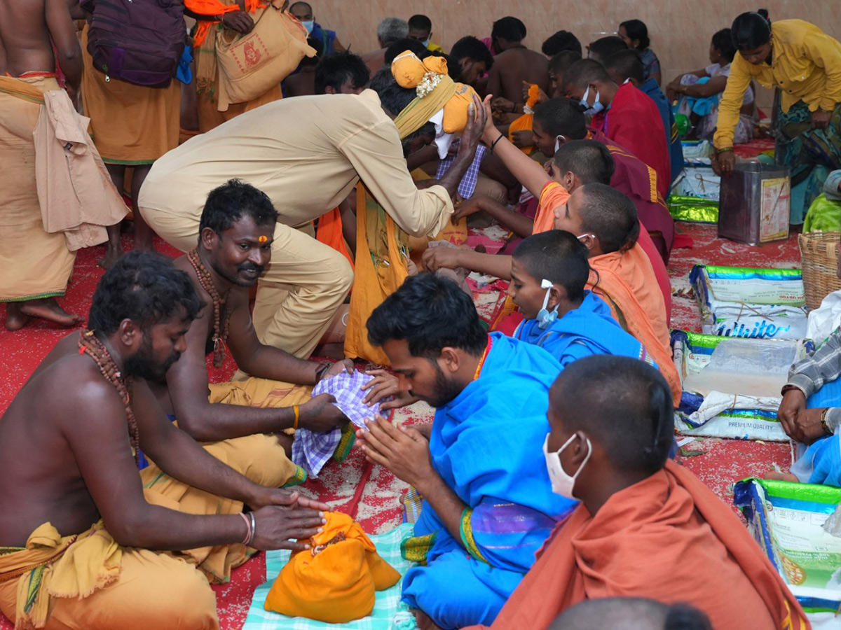 maha_20shivaratri_20celebrations_20at_20telugu_20states_20photos_17.jpg 17