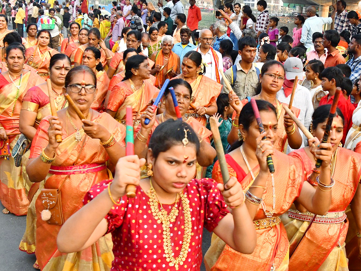 Bejawada_20Durga_20Malleswara_20Swamy_20Rathotsavam_20Photos_20_285_29.jpg 11